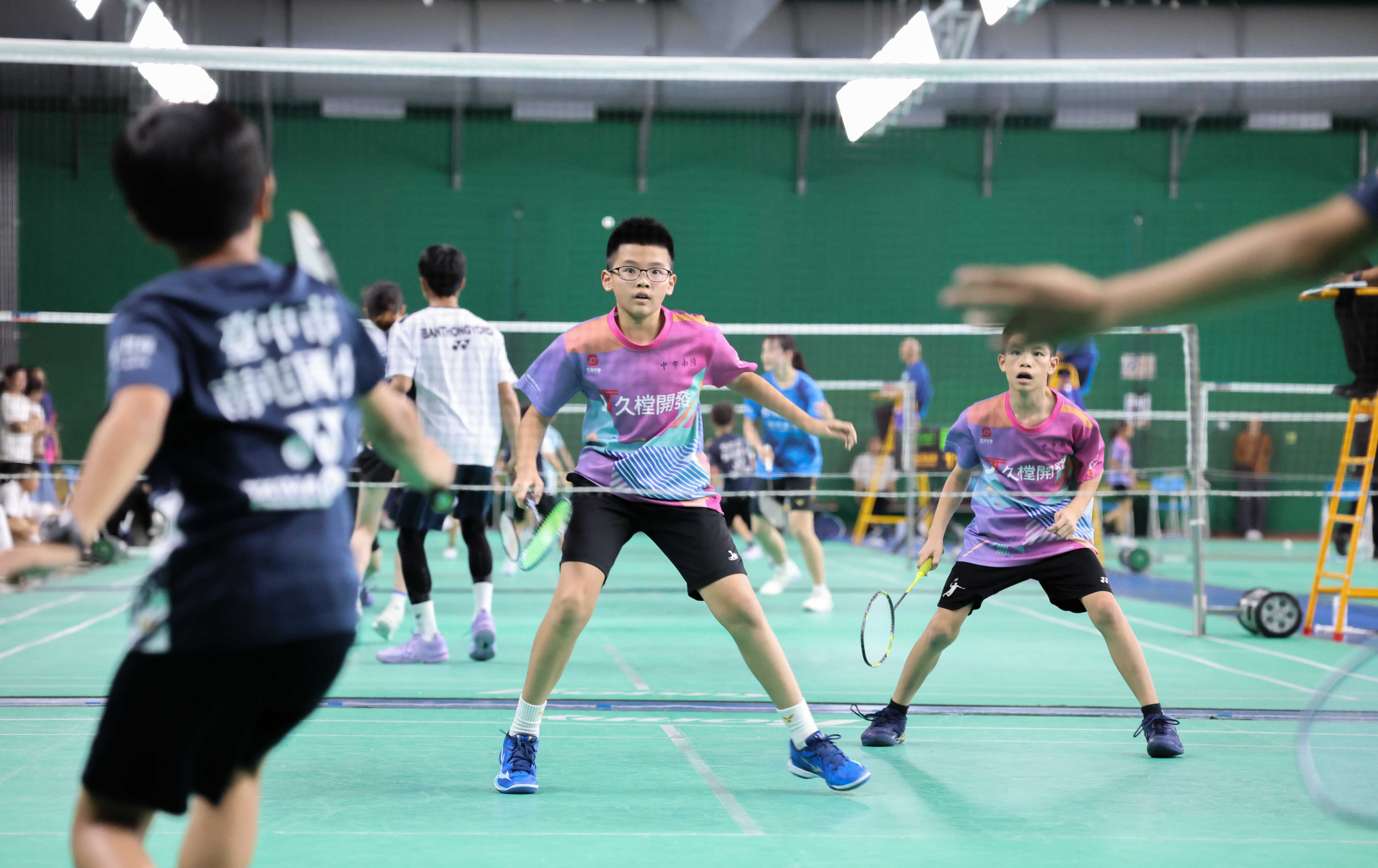 破紀錄！2000羽球好手齊聚台中 太陽盃 U9至社會組揮拍激戰
