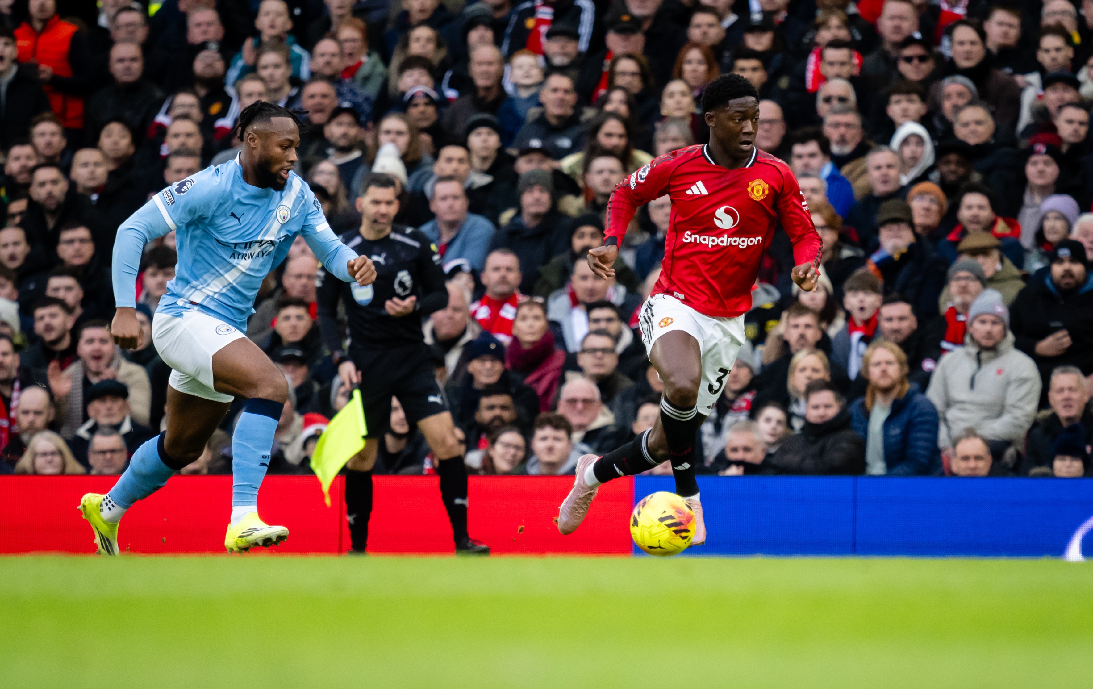 英超》曼聯爆冷擊潰曼城紅魔鬼暫升第四　維拉今晚戰艾佛頓欲超車登次席