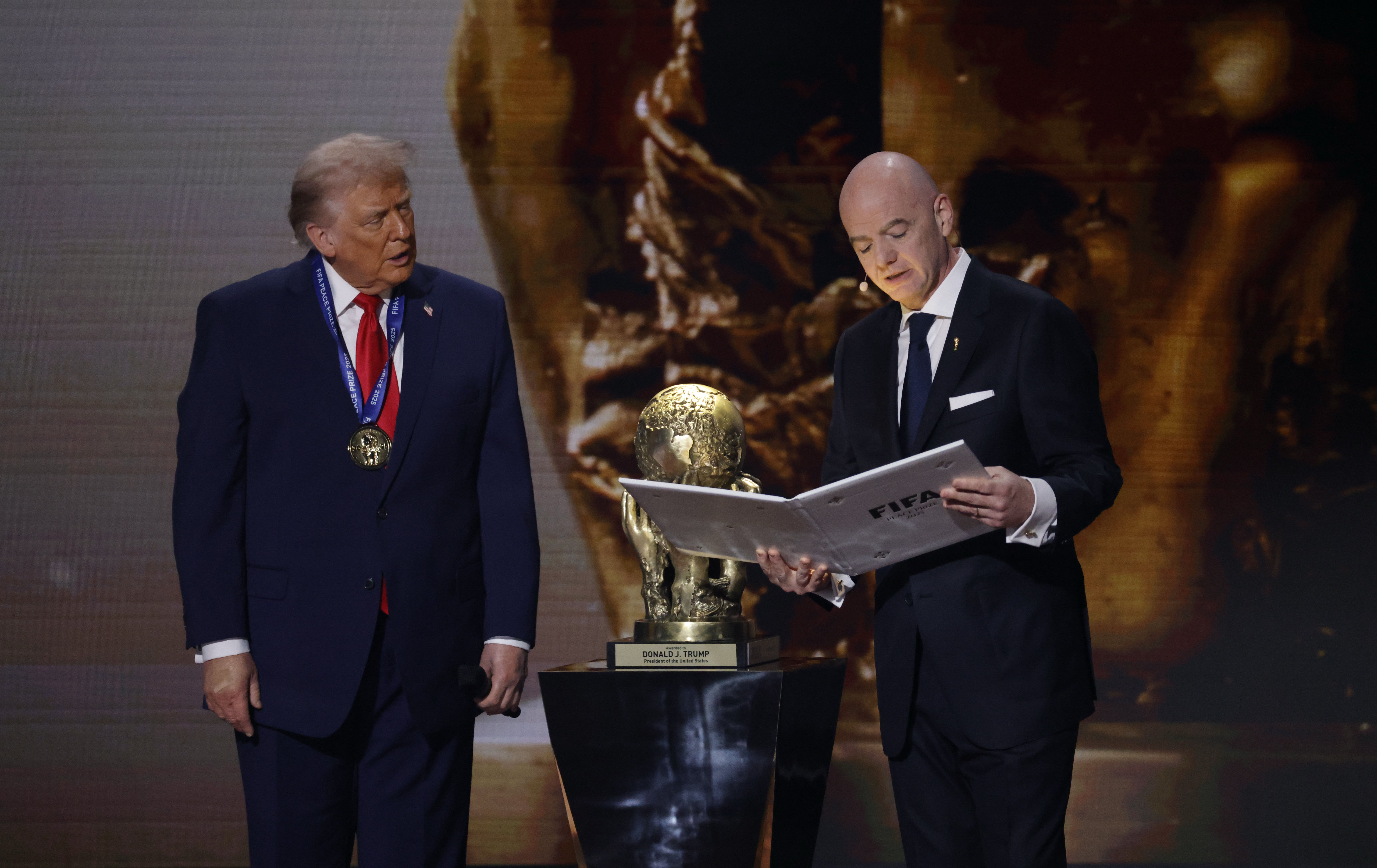 川普獲首屆FIFA和平獎成全場焦點　自稱「拯救數百萬人」直指此生最偉大榮譽