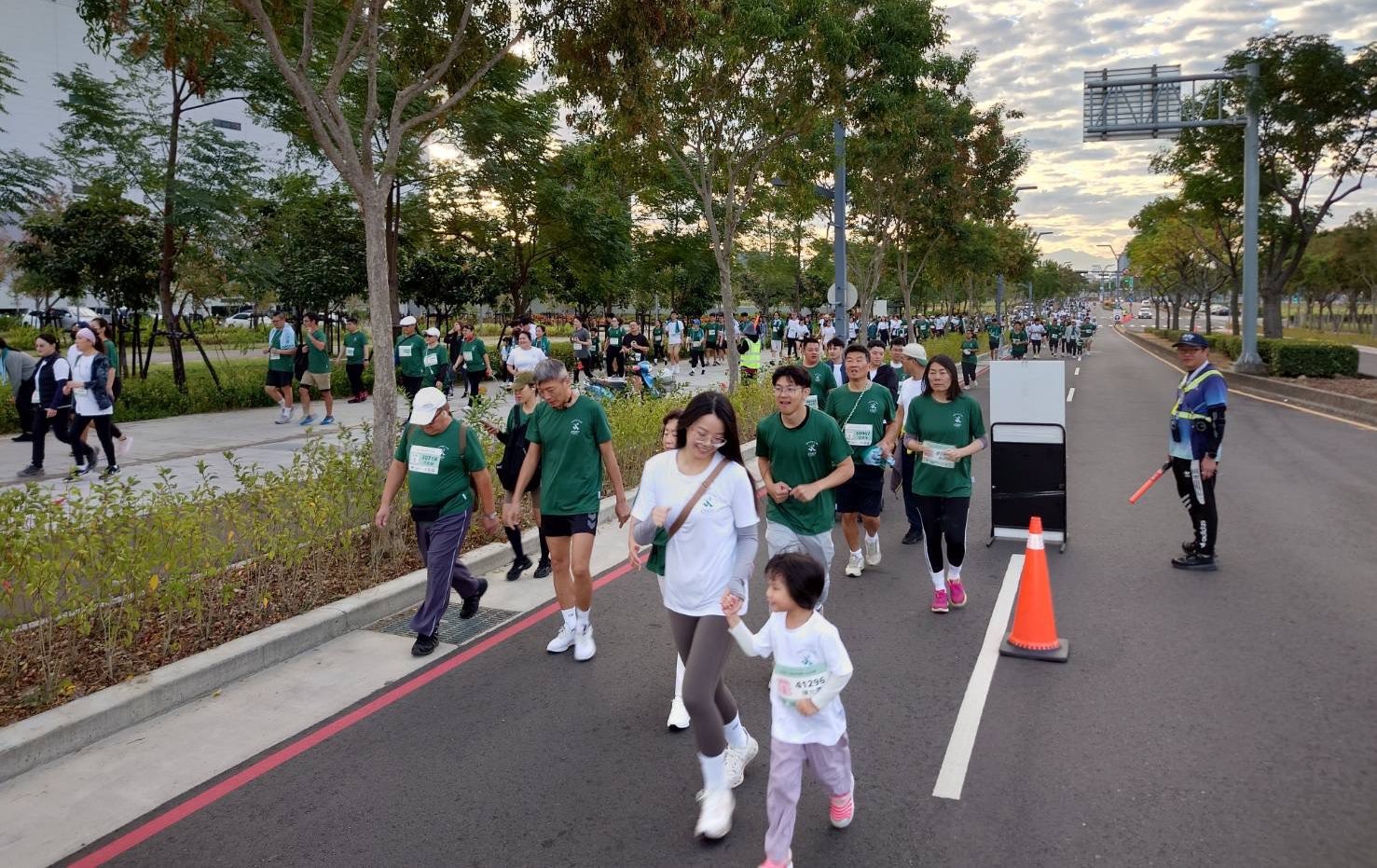 台中「慵懶跑者聚樂部」逾 5,500 人湧入中央球場 Fubon Angels 熱力應援