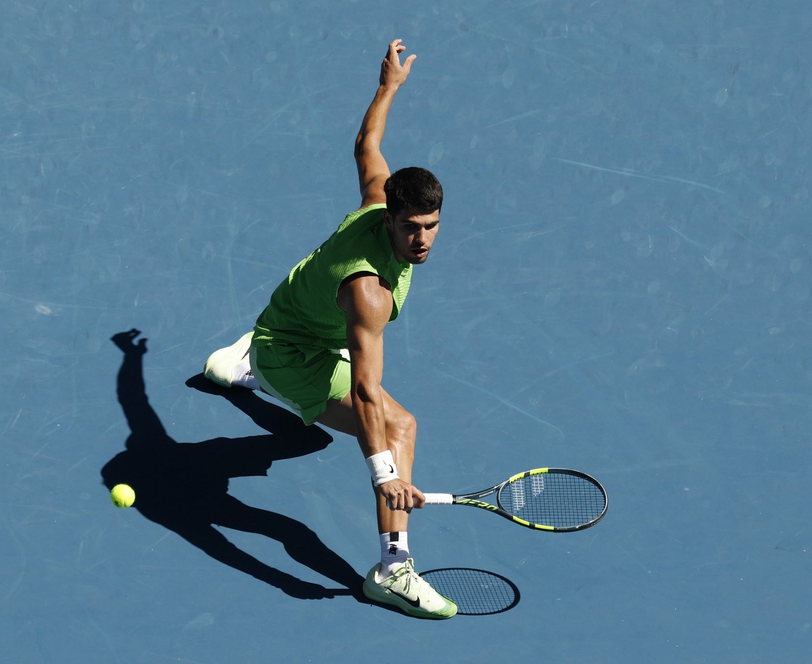 澳網》快訊／艾卡拉茲史詩 5 盤大戰闖決賽！喬科維奇、辛納四強激鬥中