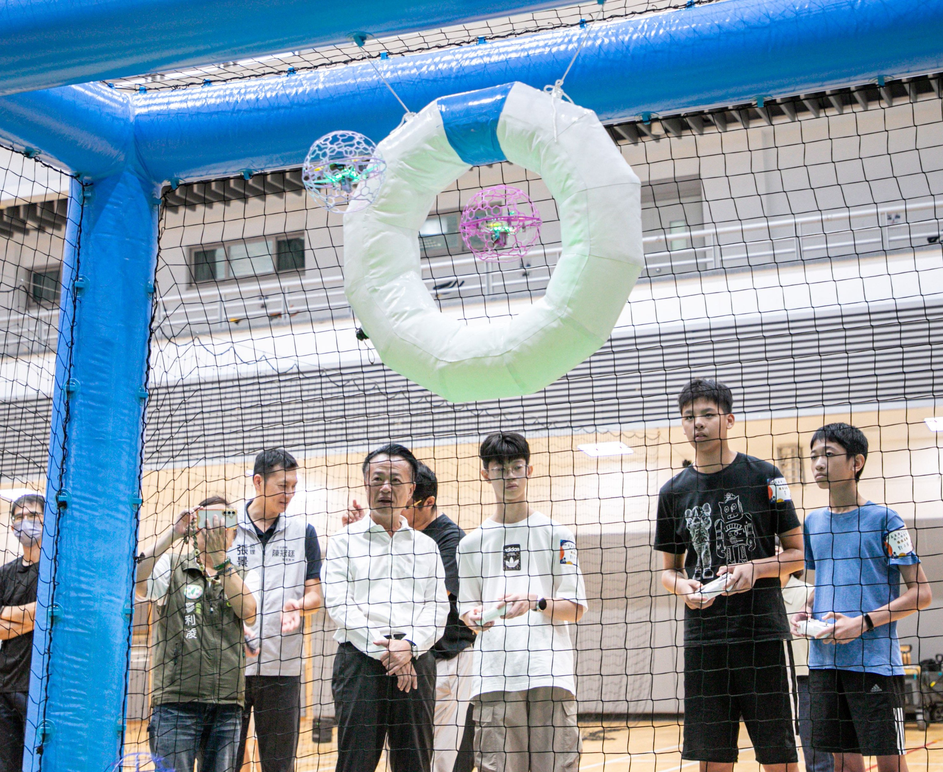嘉義》嘉義縣無人機競賽登場 73隊同場競技首增無人機足球