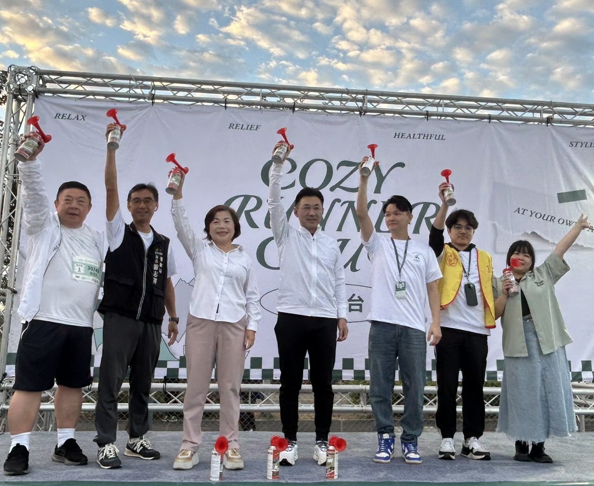 台中「慵懶跑者聚樂部」逾 5,500 人湧入中央球場 Fubon Angels 熱力應援