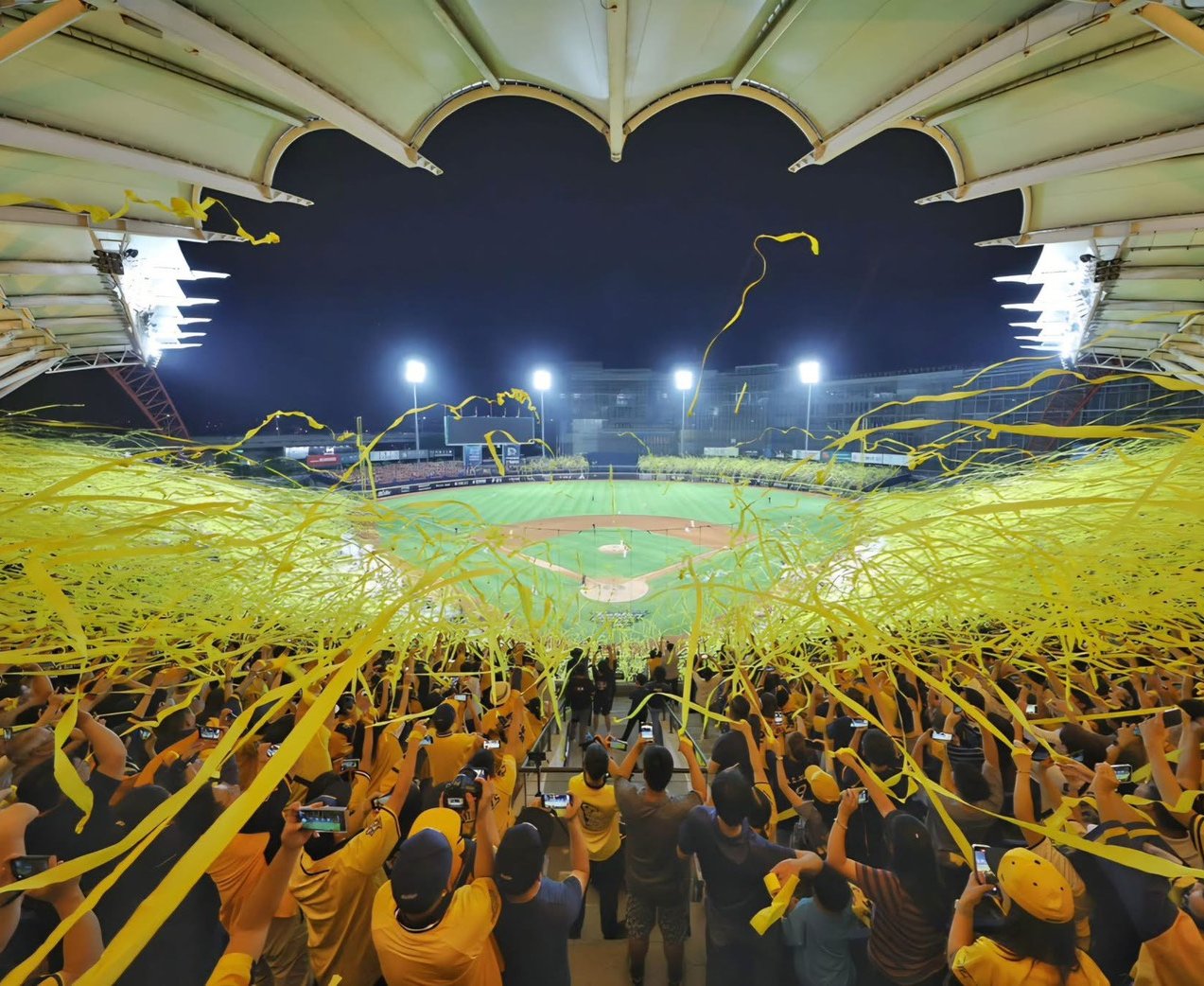 中信兄弟12：1大勝台鋼雄鷹 奪隊史第21座季冠軍達成三連霸