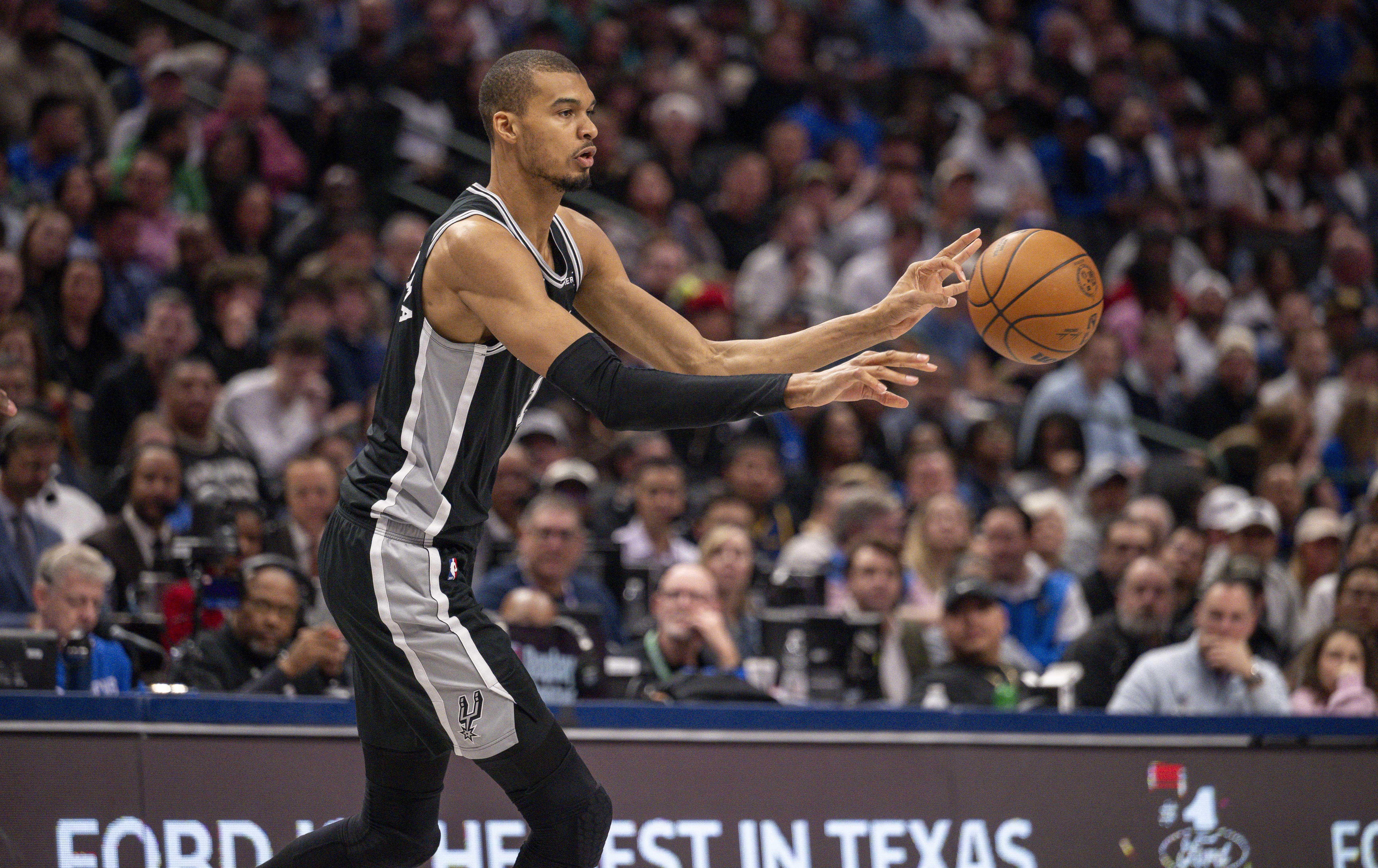 NBA》黑衫軍睽違七年重返戰場，Wemby 的「外星殖民」正要開始