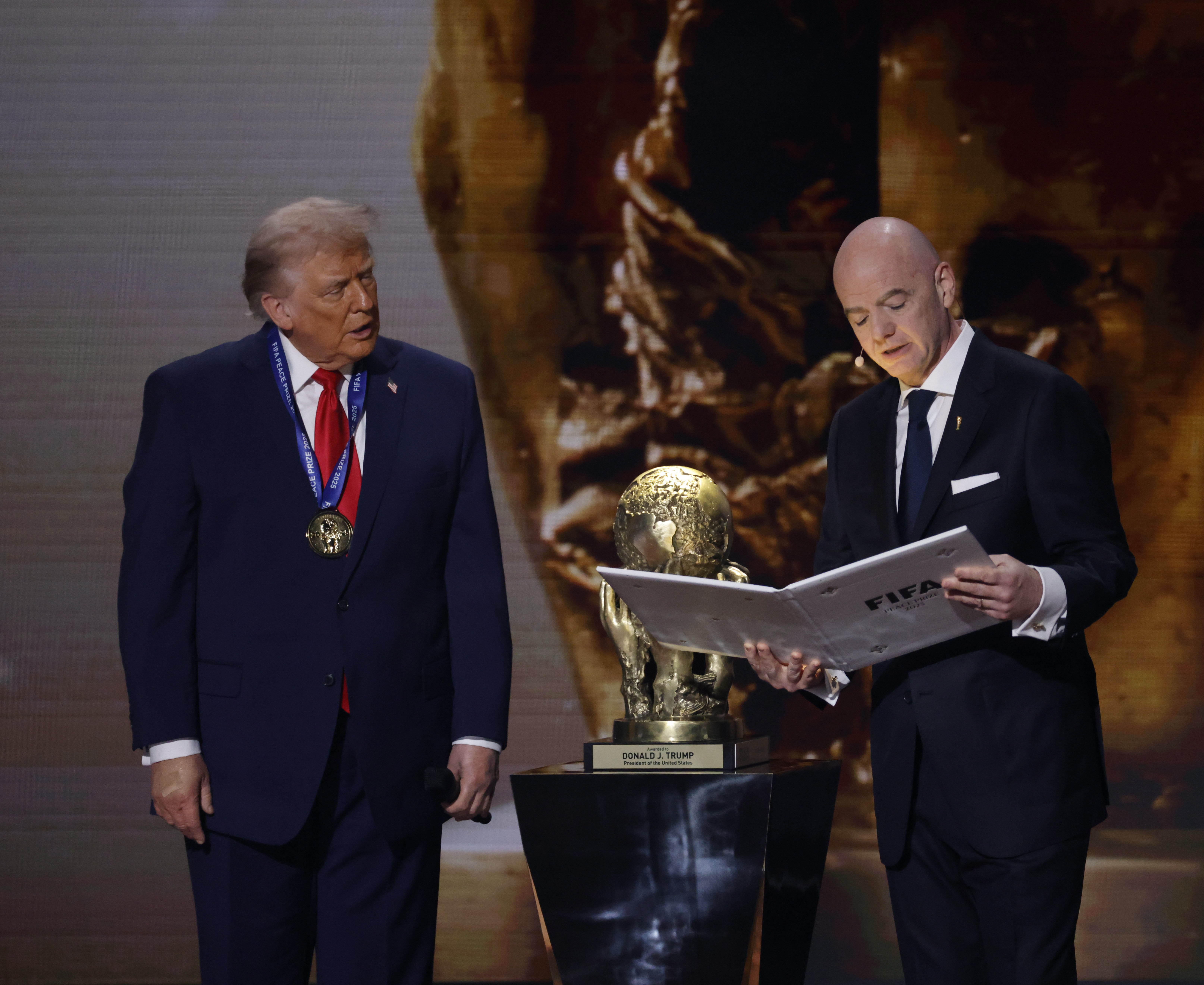川普獲首屆FIFA和平獎成全場焦點　自稱「拯救數百萬人」直指此生最偉大榮譽