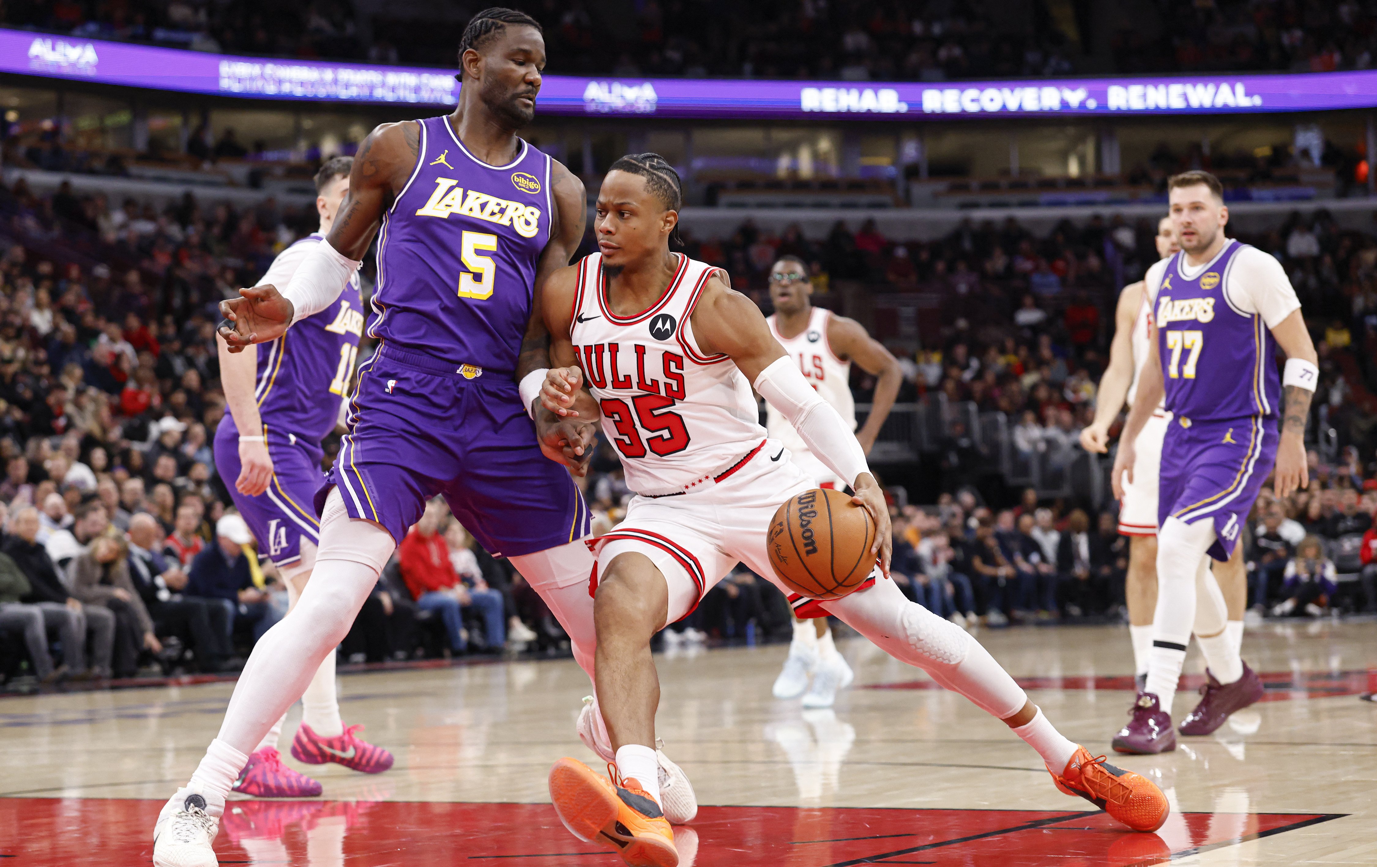 NBA 》交易大限倒數！湖人傳鎖定「七六人三劍客」補強禁區