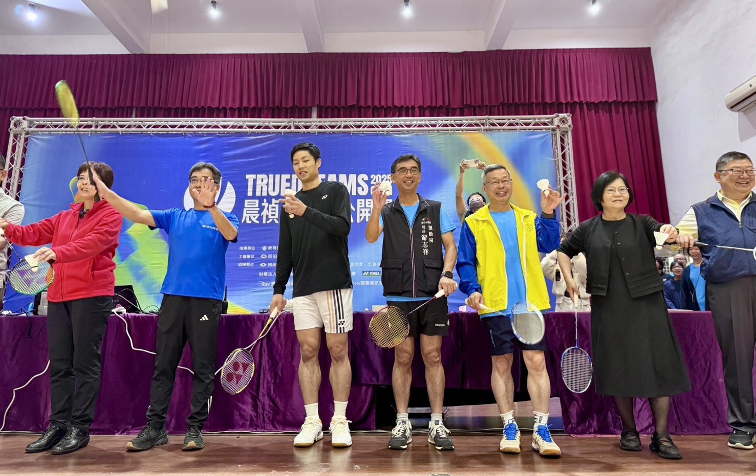 羽球一哥周天成驚喜現身！ 第七屆晨禎盃羽球賽64 企業隊伍挺公益