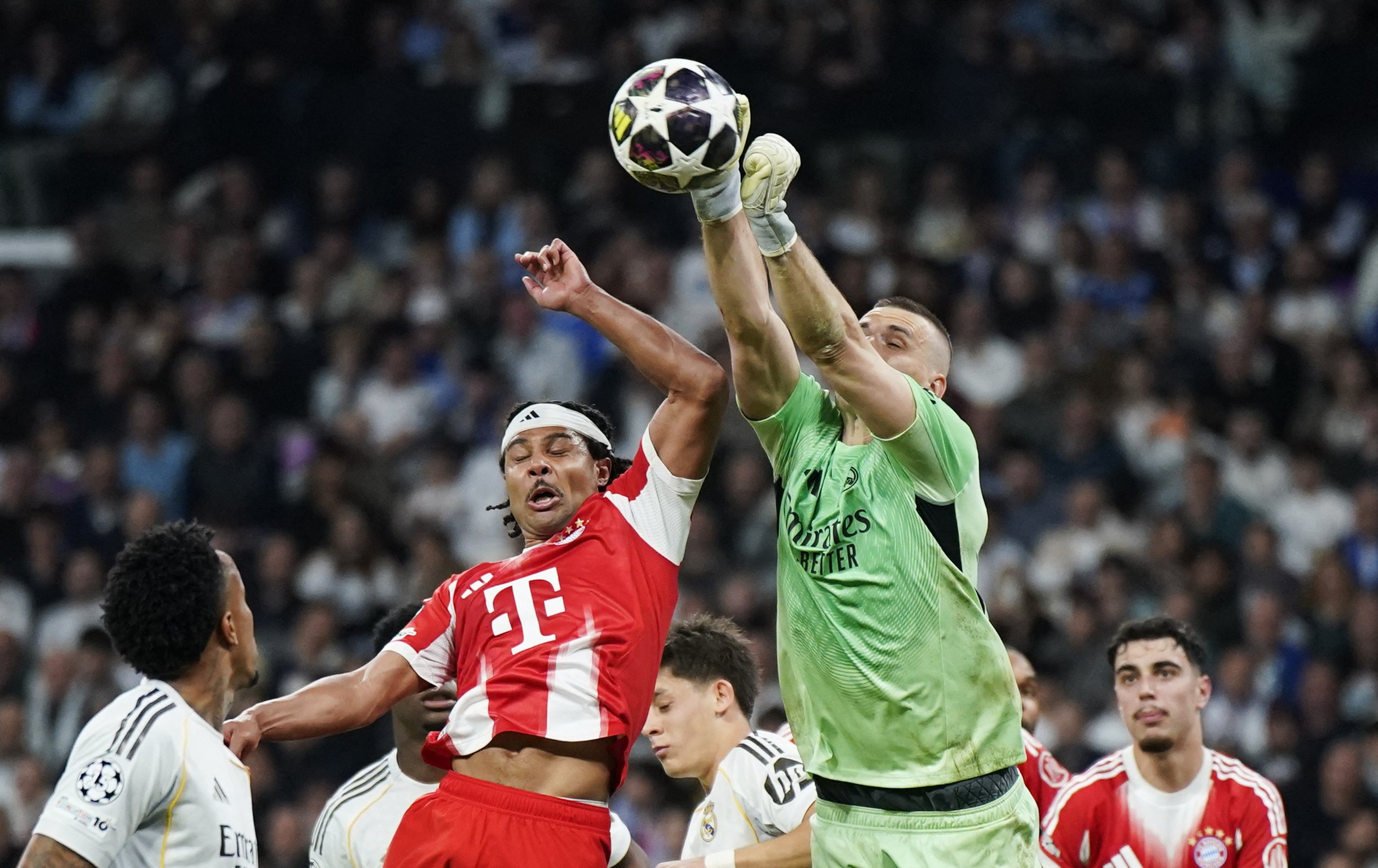 歐冠》8強首回合戰火引爆！戰況激烈、各隊晉級情勢明朗